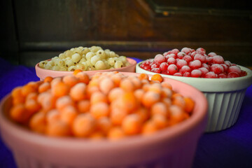 Frozen currants in bowls