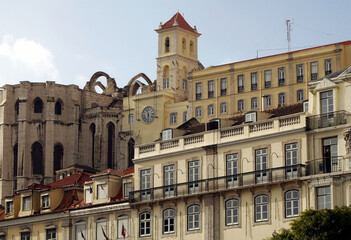 Fototapeta na wymiar View upper town in Lisbon with convento do Carmo - Portugal