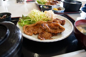 豚の生姜焼き定食を食べる。食生活と日常