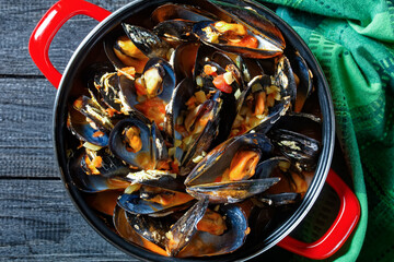 steamed mussels with white wine  garlic sauce