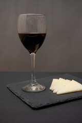 Aperitivo de queso con vino