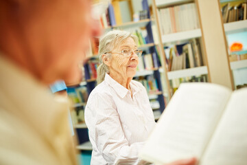 Seniors in a library in the retirement home