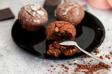 
Chocolate muffins with powdered sugar