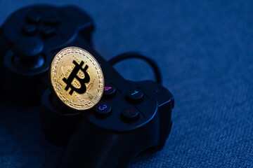 Obraz na płótnie Canvas golden bitcoin coin on us dollars close up