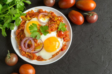 Sunny side up egg with stewed tomatoes.