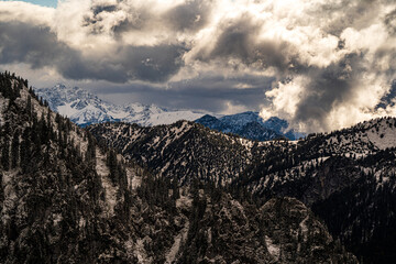 Bergsicht / Weitsicht mit dem ersten Schnee und tollen Wolkenformationen