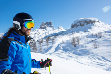 Fototapeta na wymiar Skier stand on slope in winter mountains