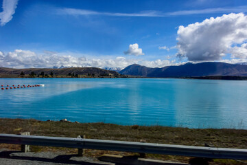 Obraz premium プカキ湖から流れ出た水で出来た湖