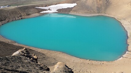 Folge der vulkanischen Aktivität - Der schöne Kratersee mit blauem Wasser im Viti-Krater auf Island © Thomas