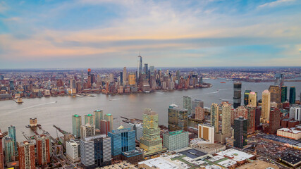 Panele Szklane  Widok z lotu ptaka na panoramę Manhattanu o zachodzie słońca, Nowy Jork