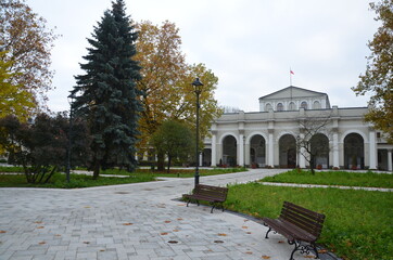 Busko Zdrój , puste ulice ,covid 19 Busko Zdrój , jesień 2020 Busko Zdrój , Busko Zdrój bez ludzi , bez ludności ulice , Busko Zdrój bez kuracjuszy , puste Park Zdrojowy w Busku Zdroju , Park w Busku