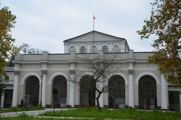 Busko Zdrój , puste ulice ,covid 19 Busko Zdrój , jesień 2020 Busko Zdrój , Busko Zdrój bez ludzi , bez ludności ulice , Busko Zdrój bez kuracjuszy , puste Park Zdrojowy w Busku Zdroju , Park w Busku © Szymon