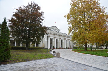 Busko Zdrój , puste ulice ,covid 19 Busko Zdrój , jesień 2020 Busko Zdrój , Busko Zdrój bez ludzi , bez ludności ulice , Busko Zdrój bez kuracjuszy , puste Park Zdrojowy w Busku Zdroju , Park w Busku © Szymon