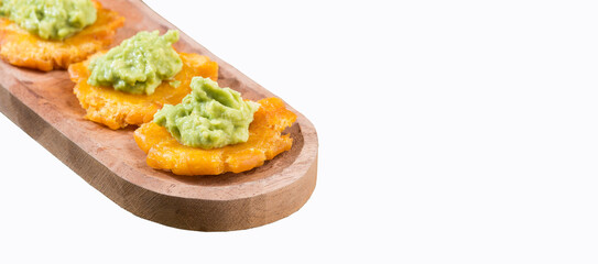 The patacón, tostón, tachino, fried or chopped is a meal based on flattened fried pieces of green plantain, traditional in the culinary of several countries of Latin America and the Caribbean