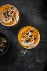 Soupe de potiron et carottes curry coco