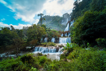 Fototapeta na wymiar Thi Lo Su Waterfall, Tak province, Thailand