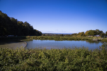 Obraz premium Lake by Caen Hill Locks, Wiltshire, England