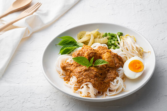 Rice noodles in fish curry sauce with meatball and vegetable (Kanom Jeen Nam Ya)