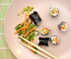 sushi rolls piatto giapponese cibo asiatico