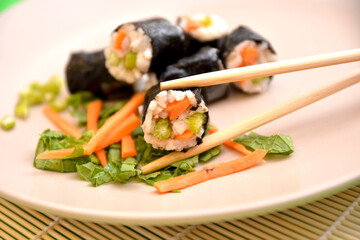 sushi rolls piatto giapponese cibo asiatico