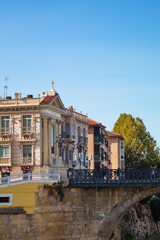 Plakat nice panorama of old buildings on stone bridge