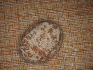 Gingerbread covered with icing sugar lies on the tablecloth.