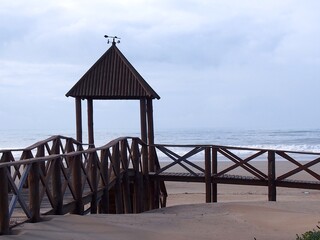Wooden walkways that lead directly to the beach without stepping on the sand, saving slopes