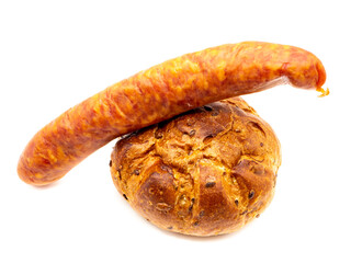 Bratwurst mit Vollkornbrot isoliert auf weißen Hintergrund