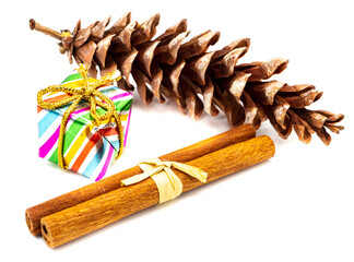 Weihnachtsdeko für den Christbaum isoliert auf weißen Hintergrund