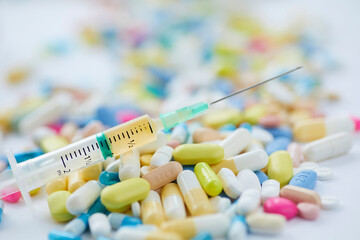  Assortiment de pillules sur fond Blanc