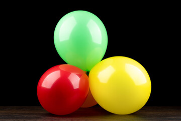 Green ball on top, red and yellow on the sides.