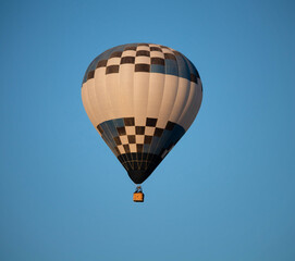 Obraz premium Hot air balloon flight, view of a bright balloon in the air