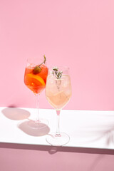 Aperol Spritz Cocktail on pink background - obrazy, fototapety, plakaty
