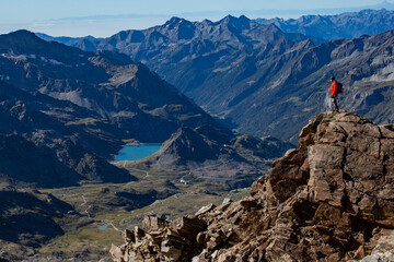 Mountaineer in the swiss alps