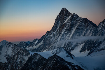 Fototapeta na wymiar Early morning light in the swiss alps