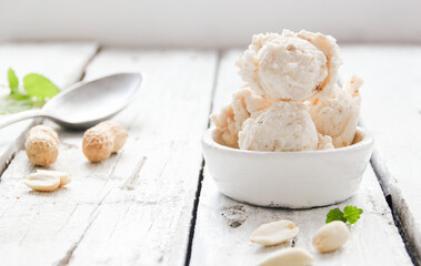 Erdnusseis veganes Eis Speiseeis aus Erdnüssen mit 