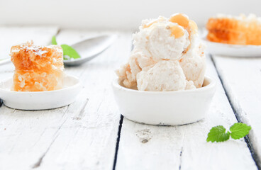 Bienenhonig Honig Eis Eisbecher Kugeleis selber machen 