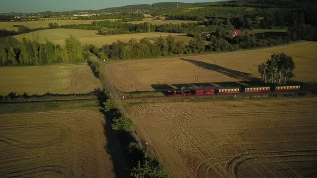 Selketalbahn auf der Fahrt zwischen Bad Suderode und Quedlinburg.