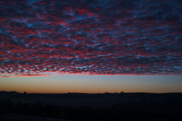 wschód słońca niebo chmury natura kolory