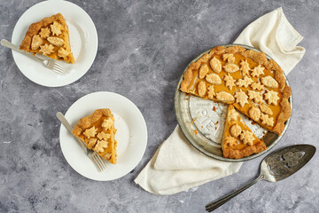 Pumpkin pie with leaf detail
