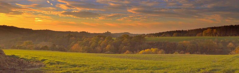 Obraz premium Herbstpanorama von den Feldern des Taunus