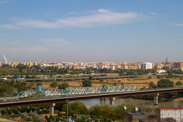 Obraz premium Skyline, panoramica o vista de la ciudad de Sevilla, comunidad autonoma de Andalucia, pais de España