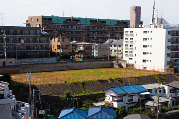 Fototapeta premium 住宅街にある空地