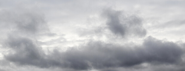 Obraz premium Gray rain clouds covered the gloomy sky, panorama