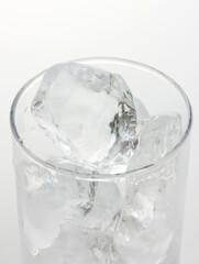 グラスに入った氷