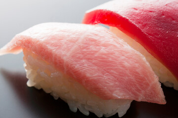 大トロと赤身の握り