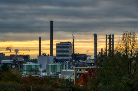 Industrie in Leverkusen bei Sonnenaufgang