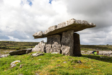POULNABRONE TOMB, COUNTY CLARE, IRELAND - SEPTEMBER 13, 2018: A large dolmen (single-chamber portal...