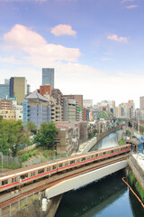 Obraz premium 丸ノ内線と神田川