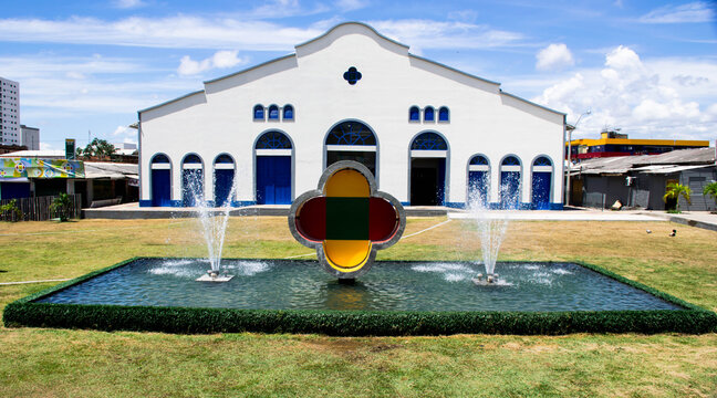 O mercado central de Macap&aacute; &eacute; um lugar animado e colorido, cheio de vida. &Eacute; o lugar perfeito para fazer compras, comer um lanche ou simplesmente passear e admirar a atmosfera.